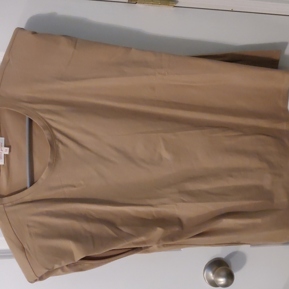 Muscle shirt with shoulder pads